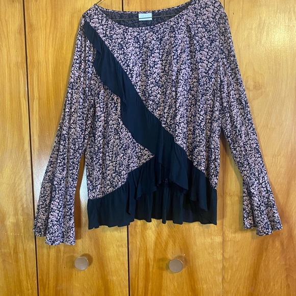 Top - Picture 2 of 2